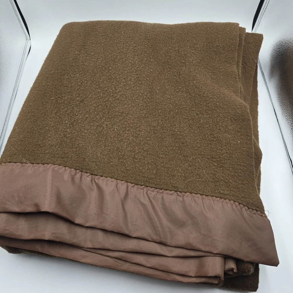 Vtg Stevens Utica Thermal Chocolate Brown Blanket Satin Trim USA‎ Acrylic 64x80